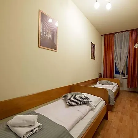 Golden Lion Guest Szewska 19 3* Kraków