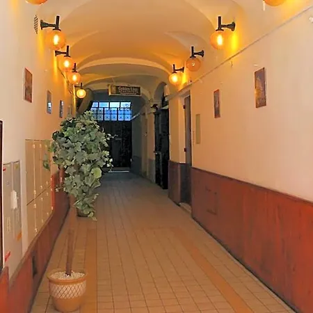 Golden Lion Guest Szewska 19 Apartmanhotel