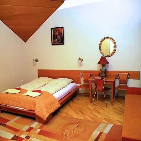 Golden Lion Guest Szewska 19 Hotel apartamentowy